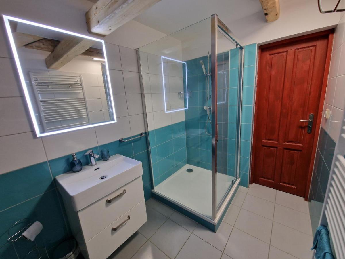 Apartman U Kostela เซมิลี ภายนอก รูปภาพ